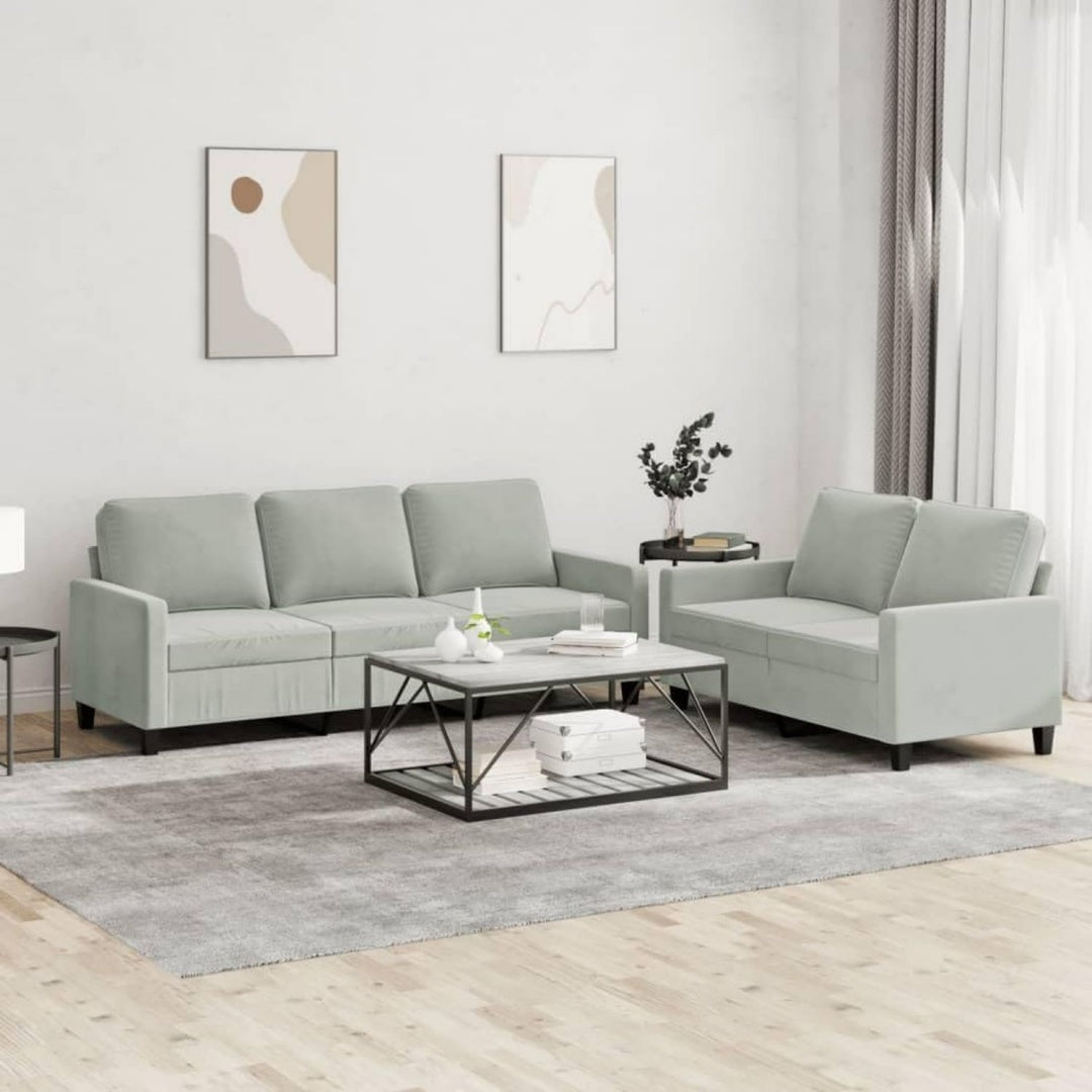 Divano confortevole grigio chiaro con braccioli rivestimento in velluto